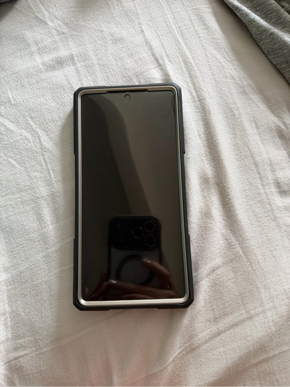 Samsung galaxy S25 ultra 5g 1 tb unlocked. Comes with phone case